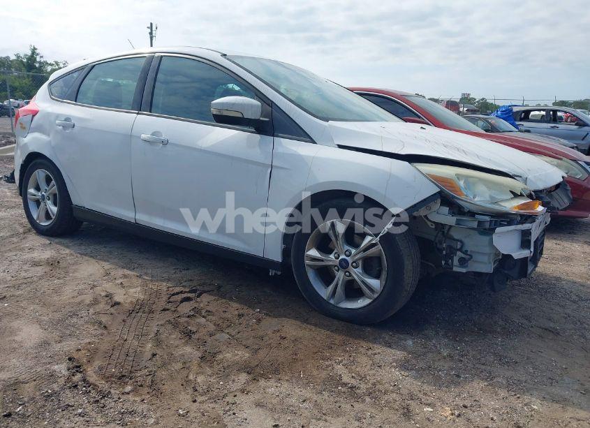2013 Ford Focus SE (VIN 1FADP3K26DL341006) main photo