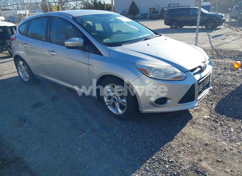 2014 Ford Focus SE (VIN 1FADP3K26EL101777) main photo