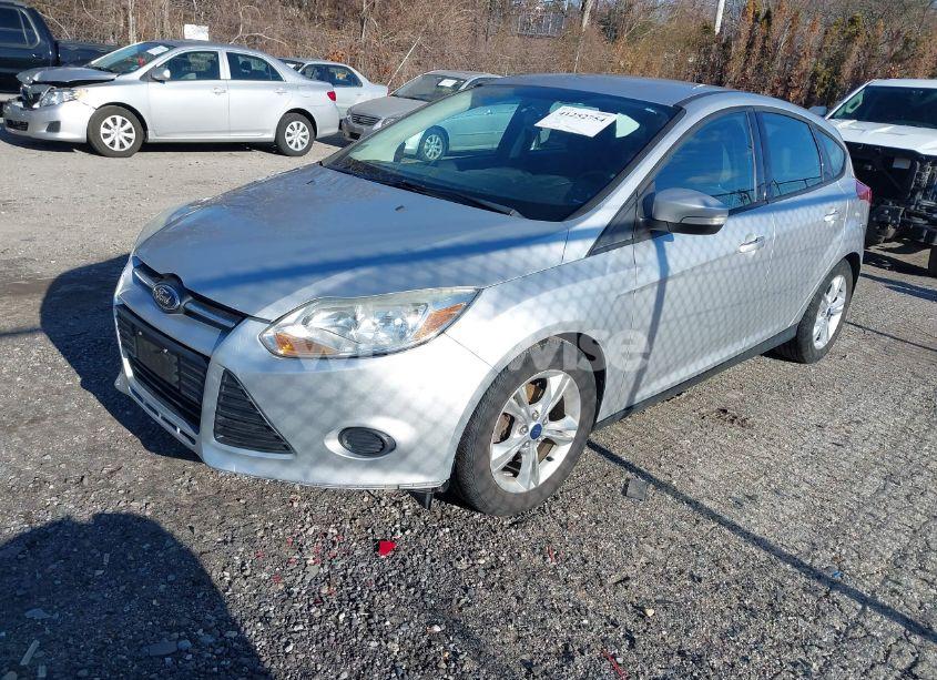 Photo 2 of 2014 Ford Focus SE (VIN 1FADP3K26EL101777)
