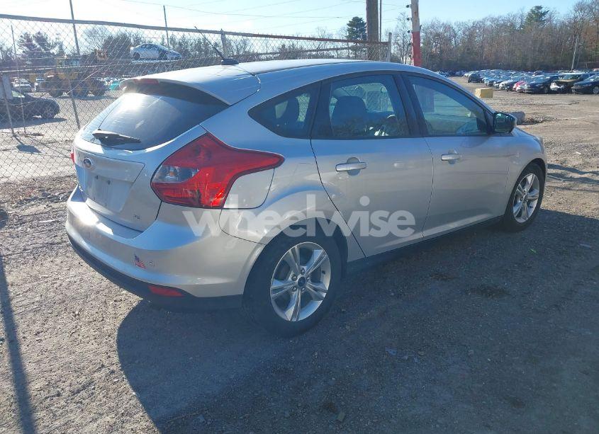 Photo 4 of 2014 Ford Focus SE (VIN 1FADP3K26EL101777)