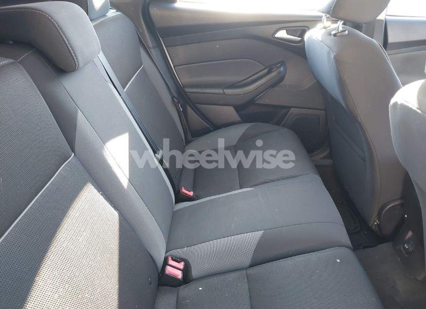 Photo 8 of 2014 Ford Focus SE (VIN 1FADP3K26EL101777)