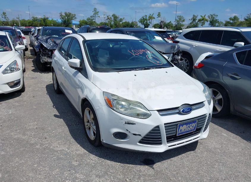 2014 Ford Focus SE (VIN 1FADP3K26EL119499) main photo