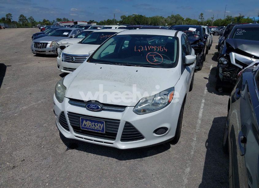Photo 2 of 2014 Ford Focus SE (VIN 1FADP3K26EL119499)