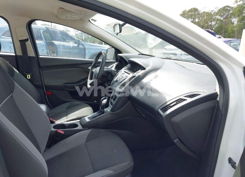 Photo 5 of 2014 Ford Focus SE (VIN 1FADP3K26EL119499)