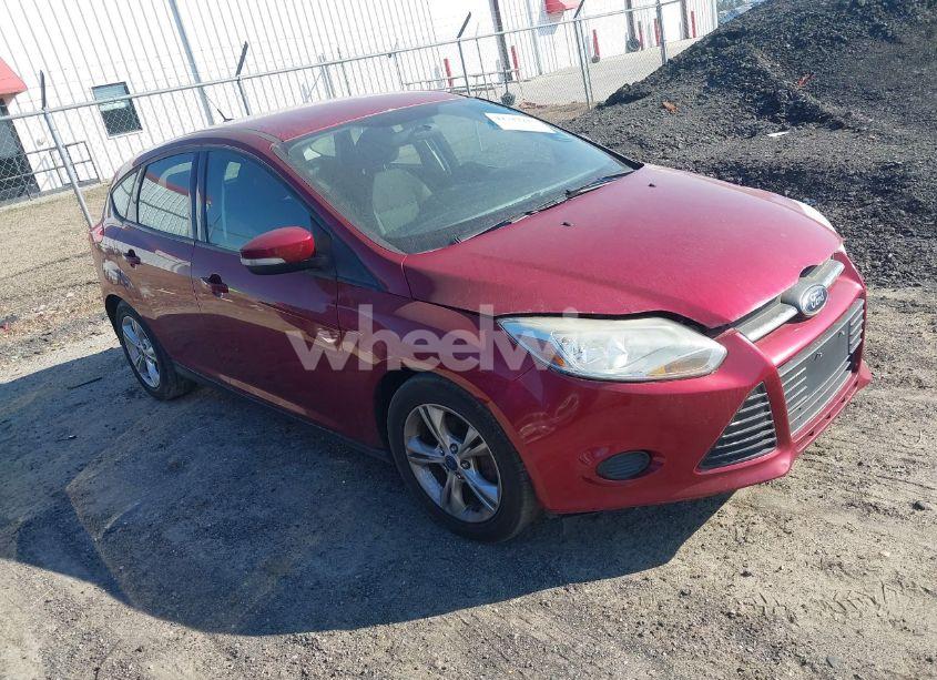 2014 Ford Focus SE (VIN 1FADP3K26EL172042) main photo