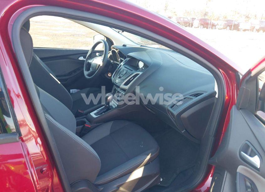 Photo 5 of 2014 Ford Focus SE (VIN 1FADP3K26EL173465)