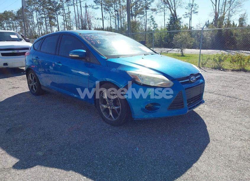 2014 Ford Focus SE (VIN 1FADP3K26EL191223) main photo