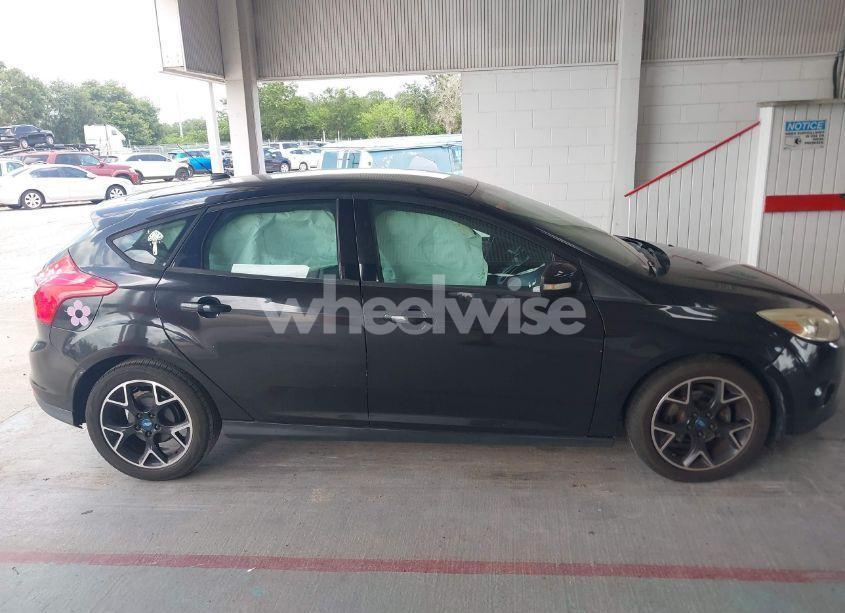 Photo 13 of 2014 Ford Focus SE (VIN 1FADP3K26EL200261)