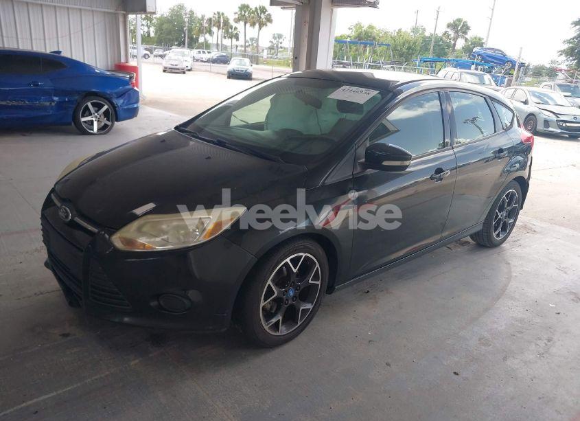 Photo 2 of 2014 Ford Focus SE (VIN 1FADP3K26EL200261)