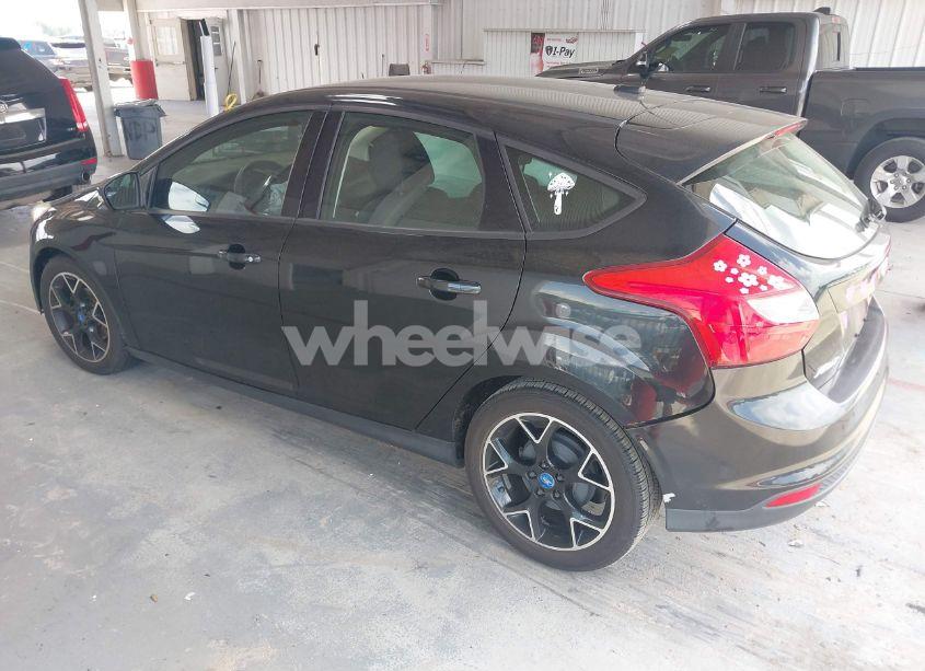 Photo 3 of 2014 Ford Focus SE (VIN 1FADP3K26EL200261)