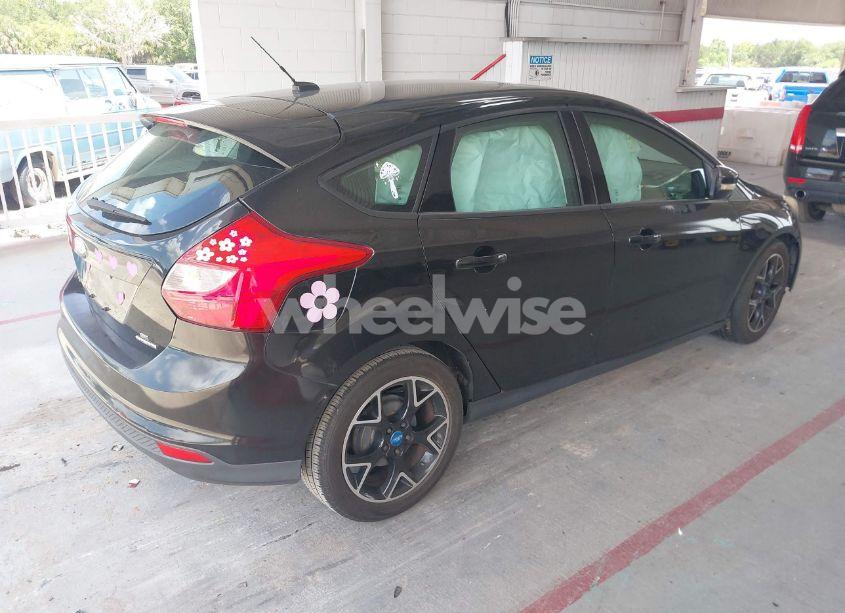 Photo 4 of 2014 Ford Focus SE (VIN 1FADP3K26EL200261)