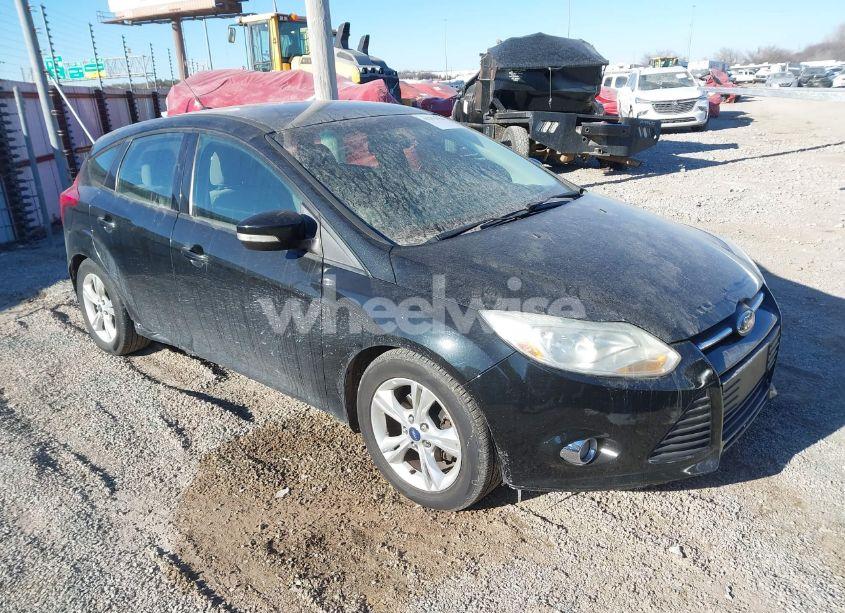 2014 Ford Focus SE (VIN 1FADP3K26EL231221) main photo