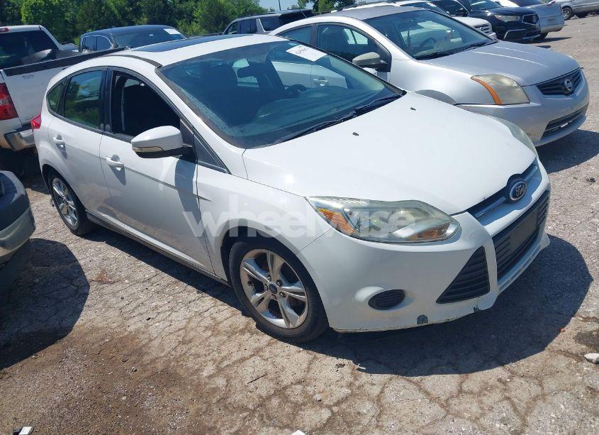2014 Ford Focus SE (VIN 1FADP3K26EL238606) main photo