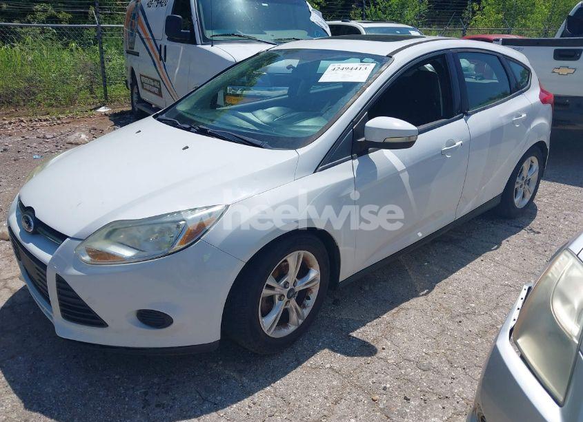 Photo 2 of 2014 Ford Focus SE (VIN 1FADP3K26EL238606)