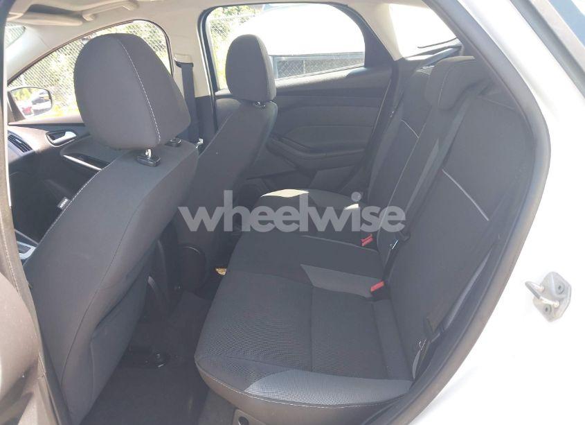 Photo 8 of 2014 Ford Focus SE (VIN 1FADP3K26EL238606)