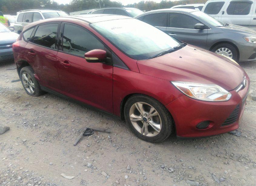 2014 Ford Focus SE (VIN 1FADP3K26EL262873) main photo