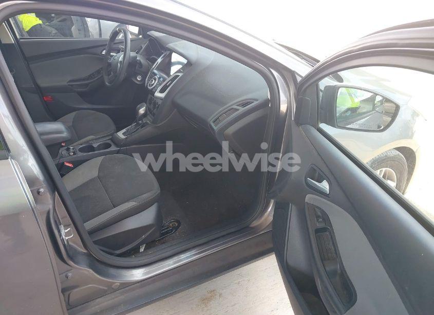 Photo 5 of 2014 Ford Focus SE (VIN 1FADP3K26EL277292)