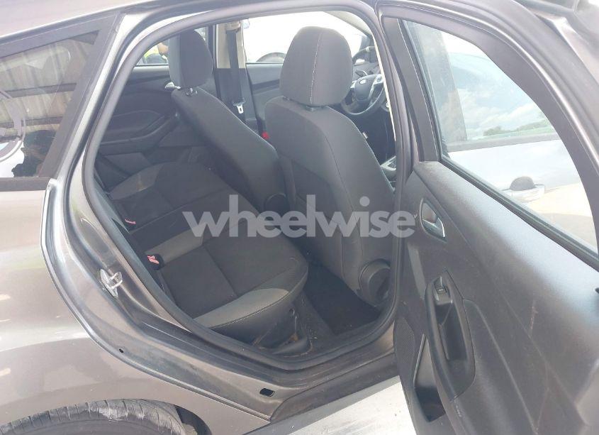 Photo 8 of 2014 Ford Focus SE (VIN 1FADP3K26EL277292)