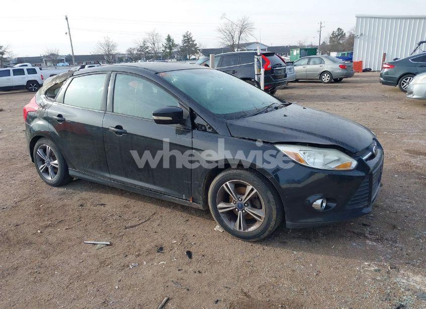 2014 Ford Focus SE (VIN 1FADP3K26EL280869) main photo