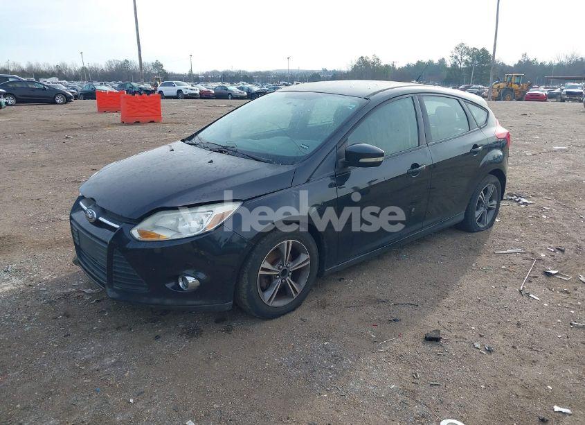 Photo 2 of 2014 Ford Focus SE (VIN 1FADP3K26EL280869)