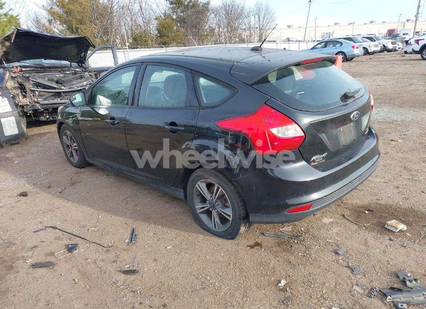 Photo 3 of 2014 Ford Focus SE (VIN 1FADP3K26EL280869)