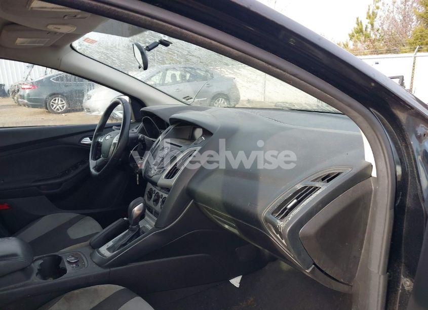 Photo 5 of 2014 Ford Focus SE (VIN 1FADP3K26EL280869)
