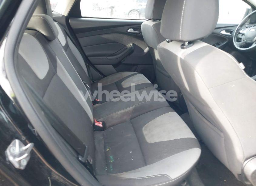 Photo 8 of 2014 Ford Focus SE (VIN 1FADP3K26EL280869)