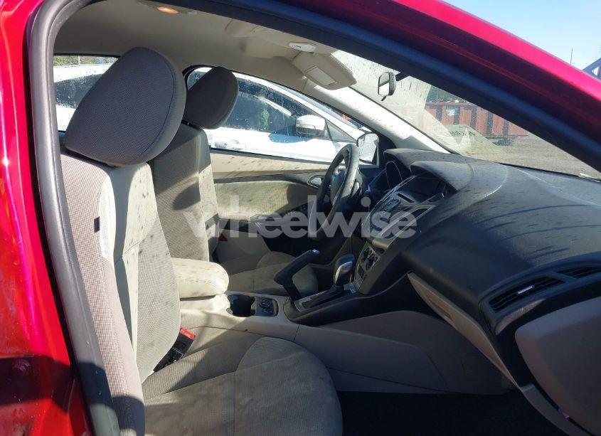 Photo 5 of 2014 Ford Focus SE (VIN 1FADP3K26EL284971)