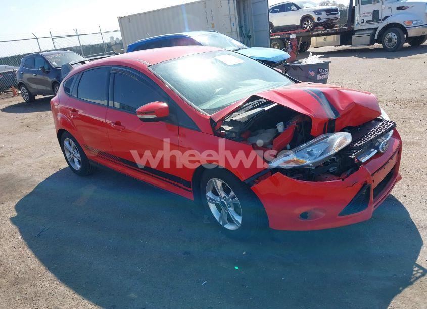 2014 Ford Focus SE (VIN 1FADP3K26EL305818) main photo