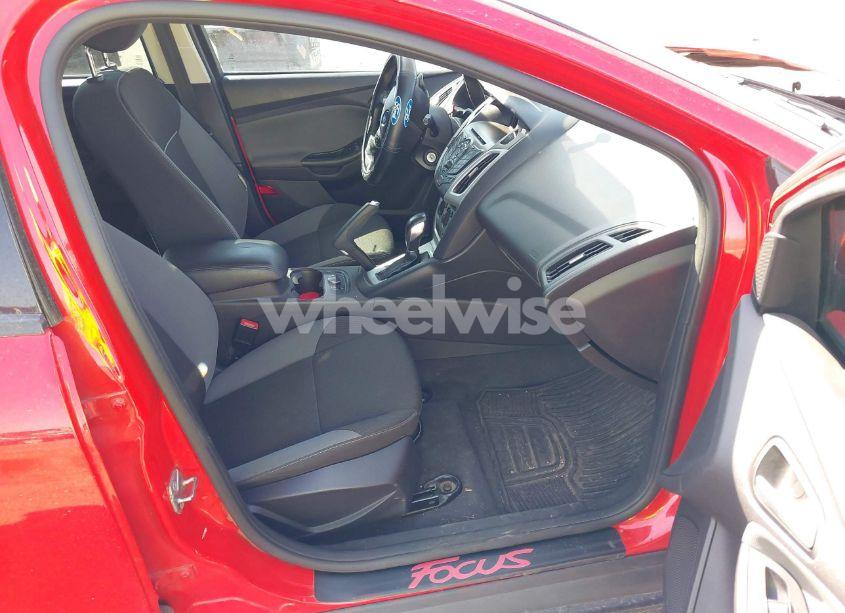 Photo 5 of 2014 Ford Focus SE (VIN 1FADP3K26EL305818)