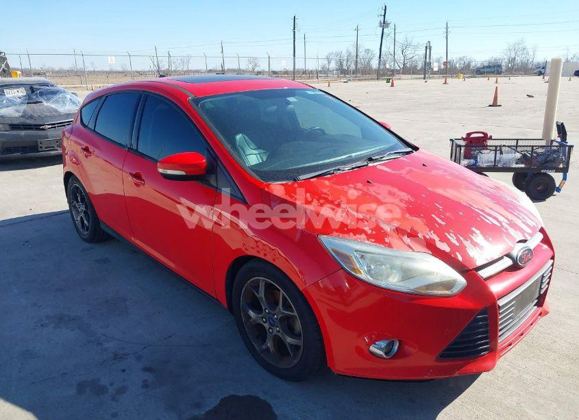 2014 Ford Focus SE (VIN 1FADP3K26EL326622) main photo