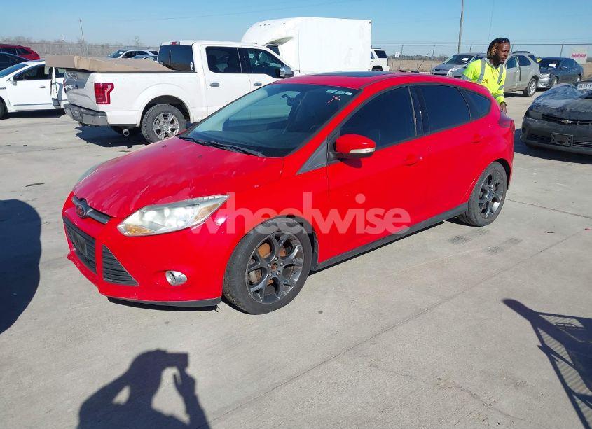 Photo 2 of 2014 Ford Focus SE (VIN 1FADP3K26EL326622)