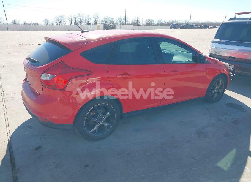 Photo 4 of 2014 Ford Focus SE (VIN 1FADP3K26EL326622)
