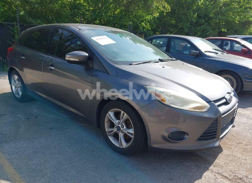 2014 Ford Focus SE (VIN 1FADP3K26EL374251) main photo