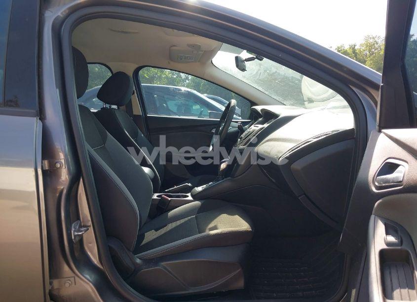 Photo 5 of 2014 Ford Focus SE (VIN 1FADP3K26EL374251)