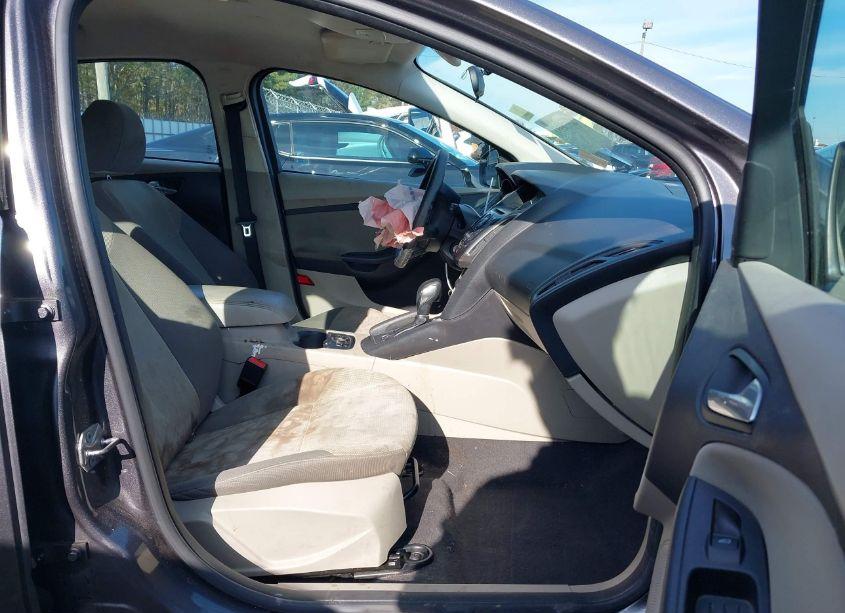 Photo 5 of 2014 Ford Focus SE (VIN 1FADP3K26EL387033)