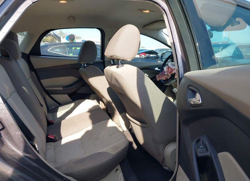 Photo 8 of 2014 Ford Focus SE (VIN 1FADP3K26EL387033)