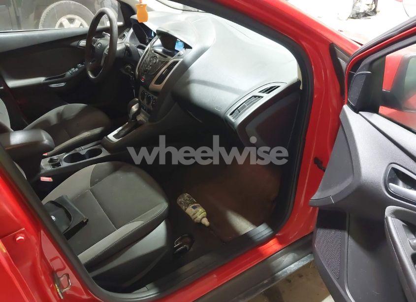 Photo 5 of 2014 Ford Focus SE (VIN 1FADP3K26EL392992)