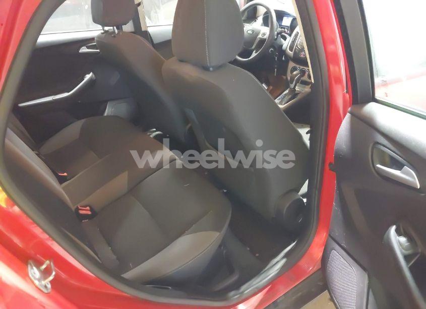 Photo 8 of 2014 Ford Focus SE (VIN 1FADP3K26EL392992)