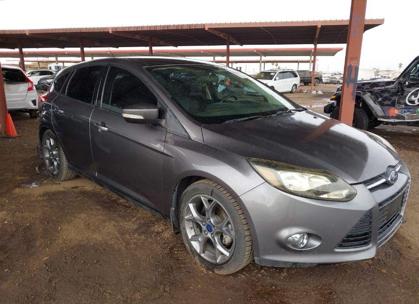 2014 Ford Focus SE (VIN 1FADP3K26EL399649) main photo