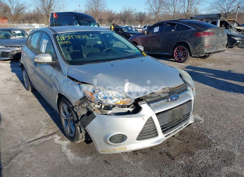 2014 Ford Focus SE (VIN 1FADP3K26EL401898) main photo