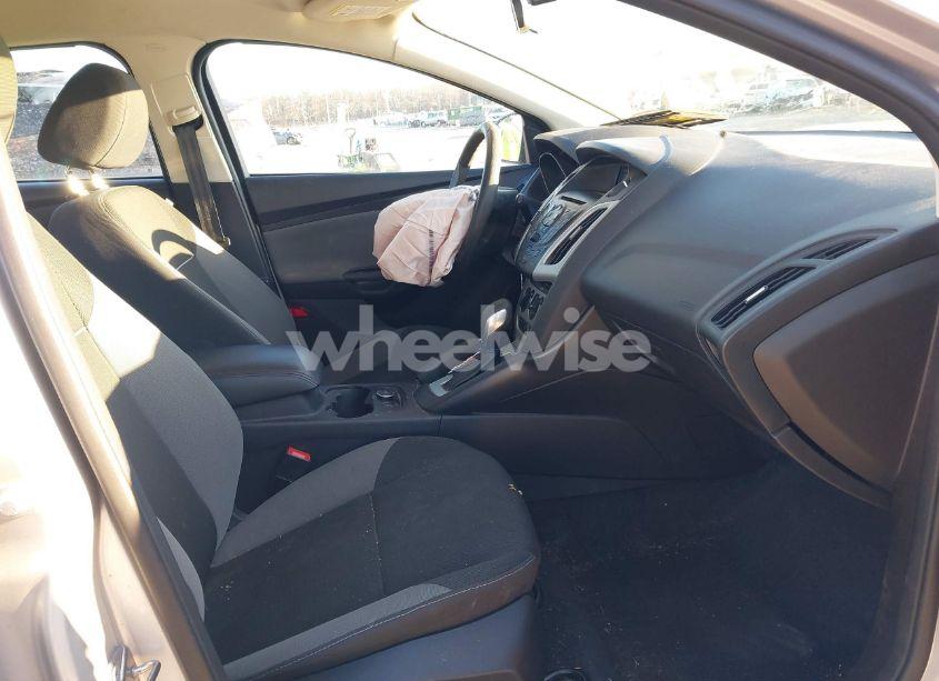 Photo 5 of 2014 Ford Focus SE (VIN 1FADP3K26EL401898)