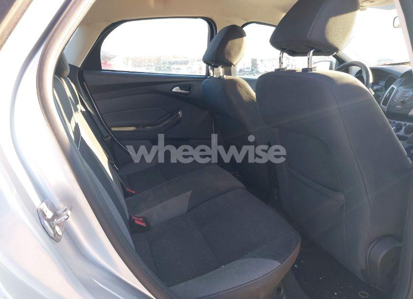 Photo 8 of 2014 Ford Focus SE (VIN 1FADP3K26EL401898)