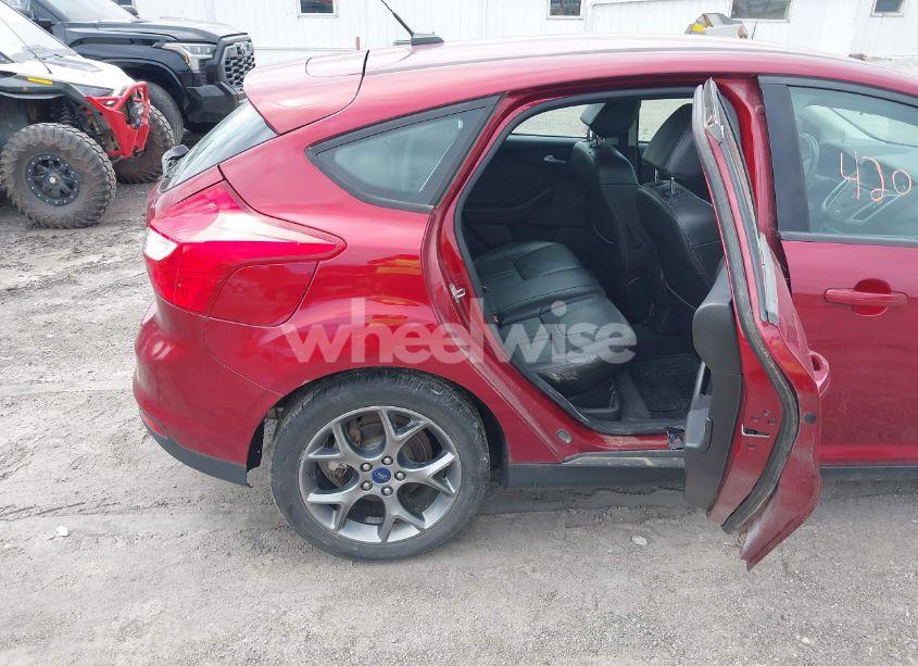 Photo 8 of 2014 Ford Focus SE (VIN 1FADP3K26EL412058)