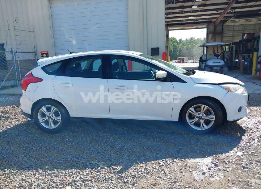 Photo 13 of 2014 Ford Focus SE (VIN 1FADP3K26EL435596)