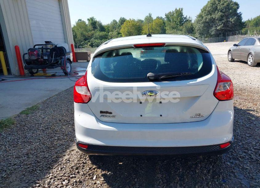 Photo 16 of 2014 Ford Focus SE (VIN 1FADP3K26EL435596)