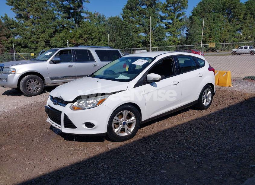 Photo 2 of 2014 Ford Focus SE (VIN 1FADP3K26EL435596)