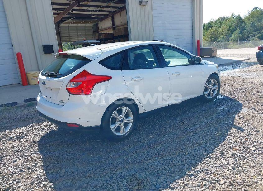 Photo 4 of 2014 Ford Focus SE (VIN 1FADP3K26EL435596)