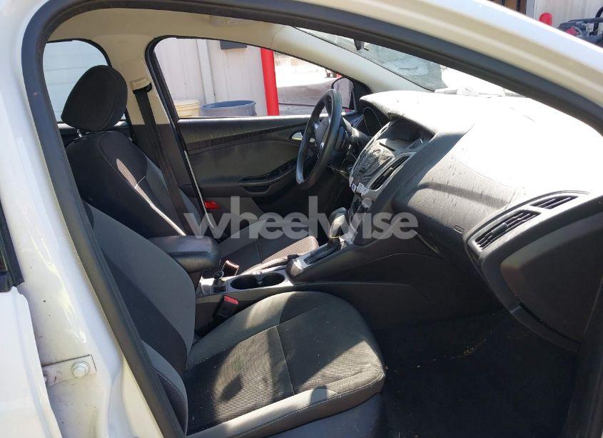 Photo 5 of 2014 Ford Focus SE (VIN 1FADP3K26EL435596)