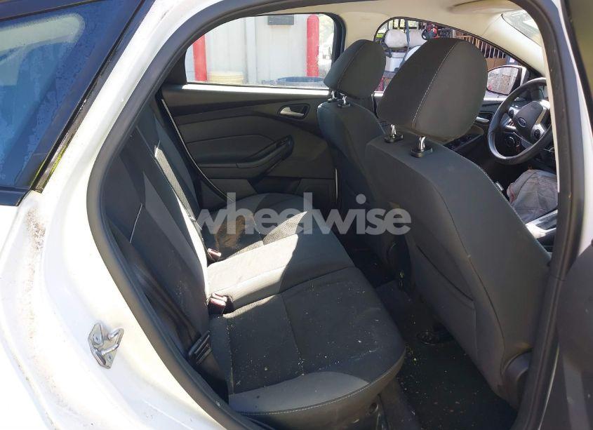 Photo 8 of 2014 Ford Focus SE (VIN 1FADP3K26EL435596)